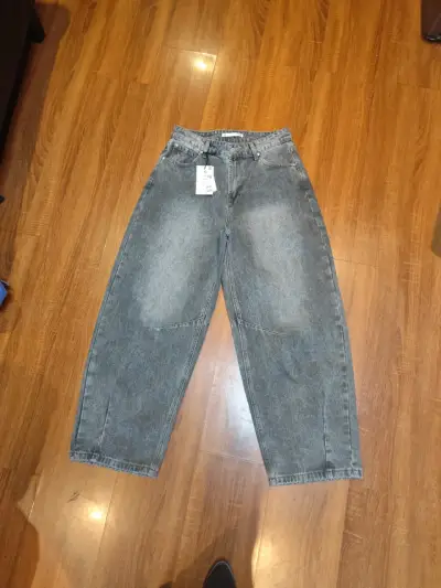 Jeans anchos de mezclilla gris para mujer - miniatura 1