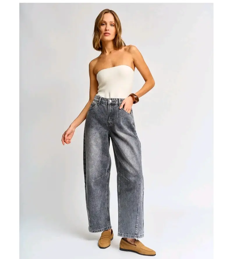 Jeans anchos de mezclilla gris para mujer - 2
