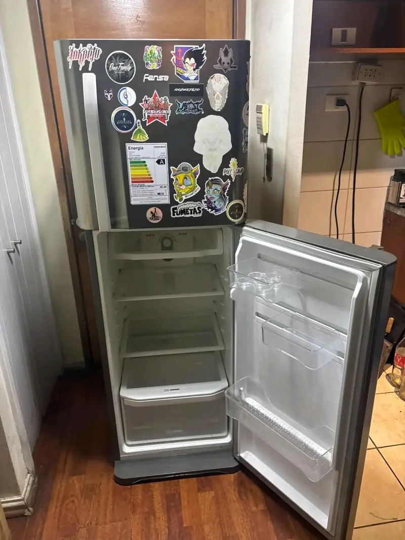 Refrigerador Fensa con puerta de stickers - 1