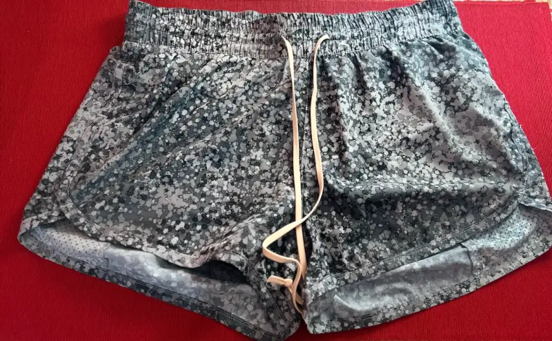 Shorts deportivos estampados para hombre