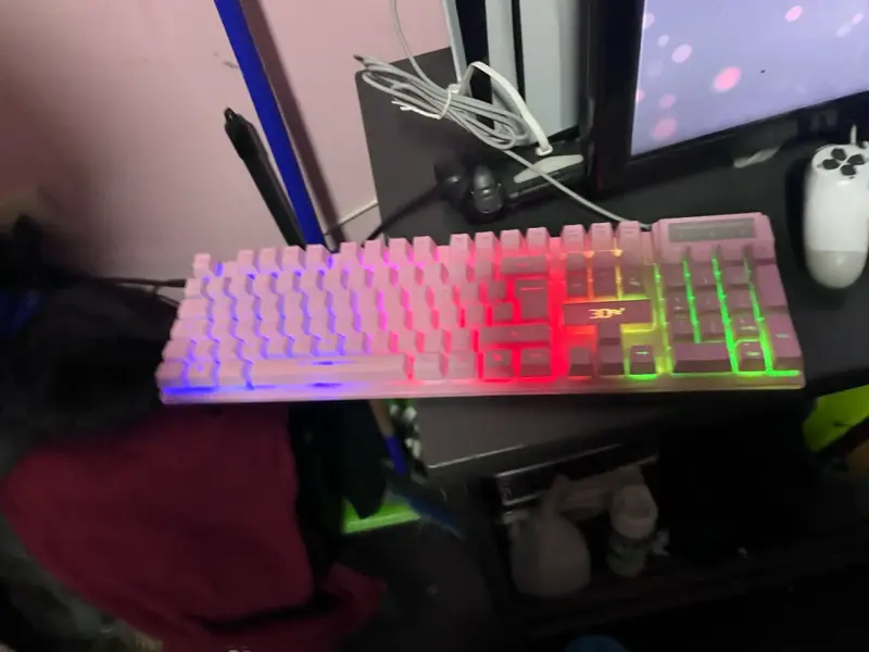 Teclado y mouse gamer RGB 3D X7 rosa - 3