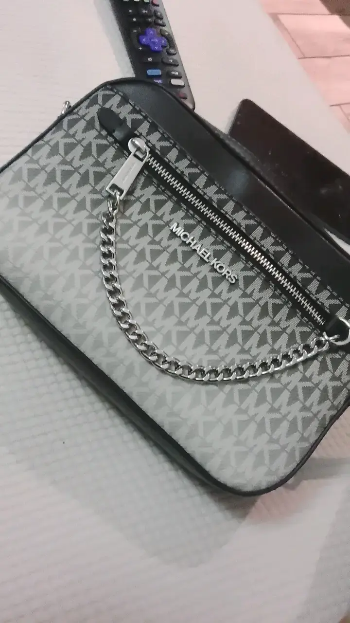 Cartera Michael Kors con diseño monograma - 1