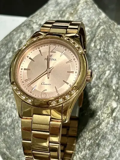 Reloj Festina dorado con cristales - miniatura 4