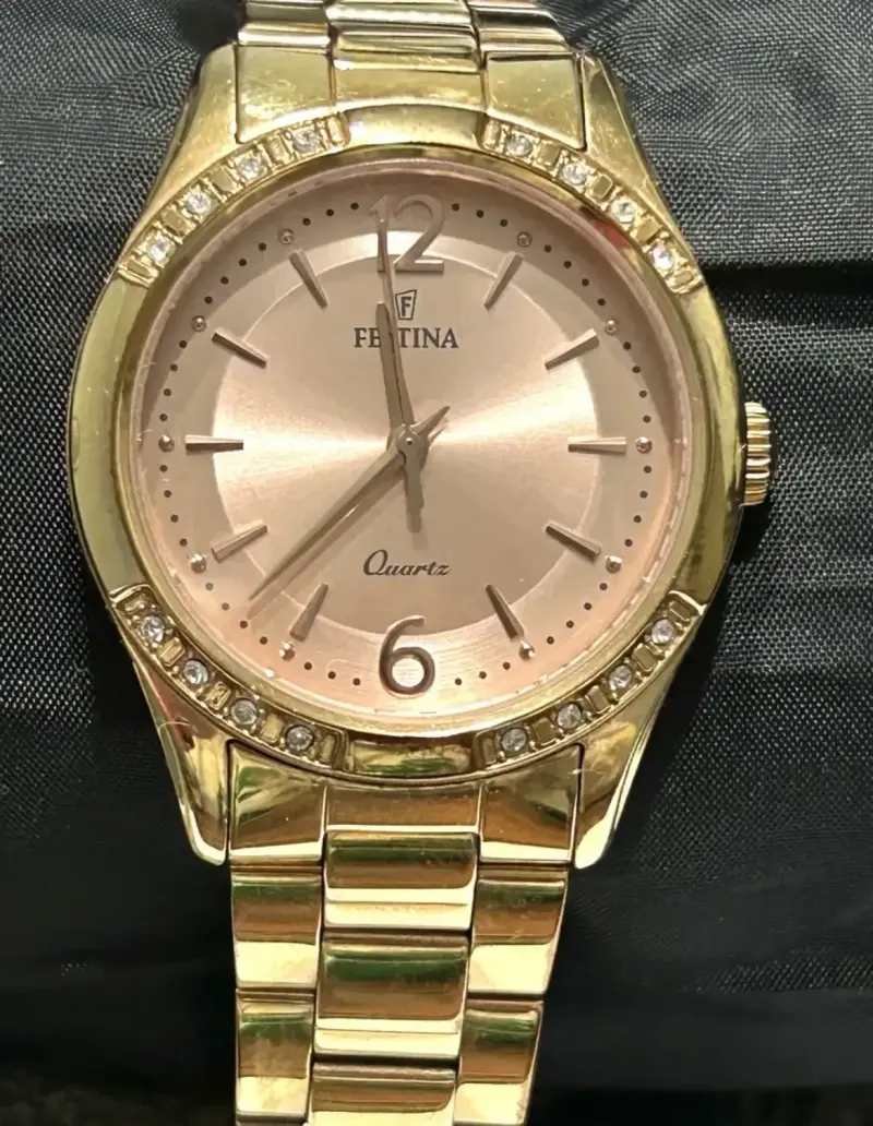 Reloj Festina dorado con cristales - 6