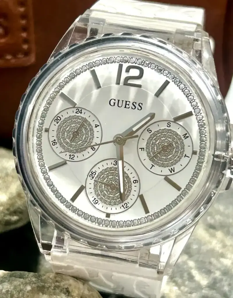 Reloj Guess blanco con detalles brillantes - 4