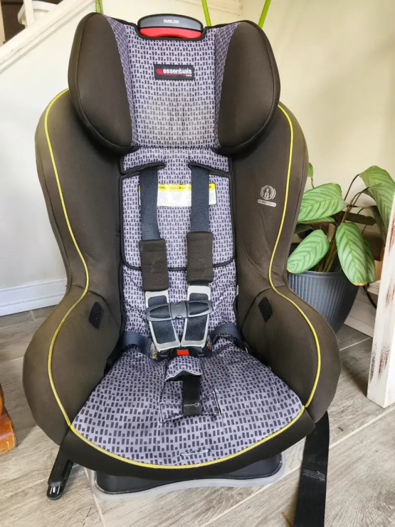 Silla de auto para bebé Essentials Emblem - 1