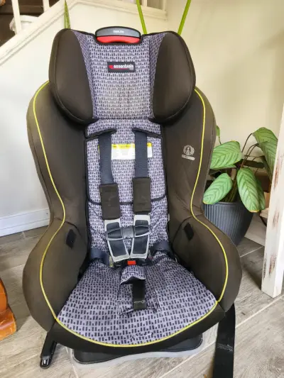 Silla de auto para bebé Essentials Emblem - miniatura 2