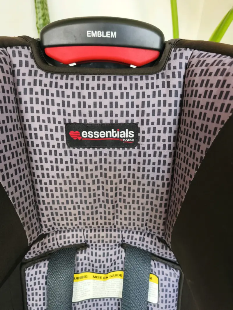 Silla de auto para bebé Essentials Emblem - 4