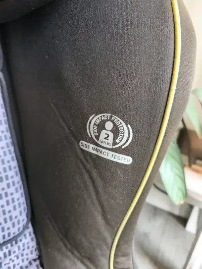Silla de auto para bebé Essentials Emblem - miniatura 5