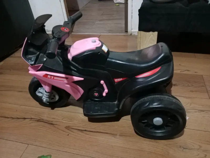 Moto eléctrica infantil R3 rosa y negra - 1