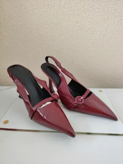 Zapatos en buen estado - miniatura 5