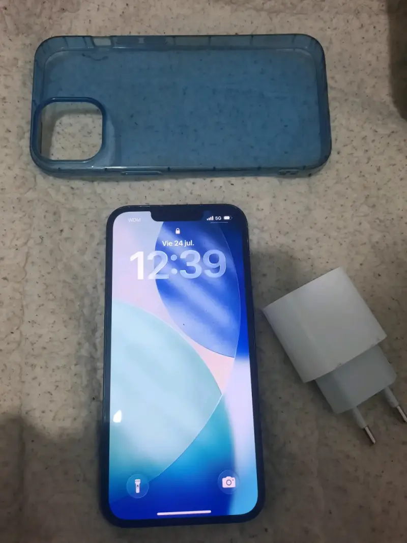 iPhone con funda y cargador en buen estado - 2