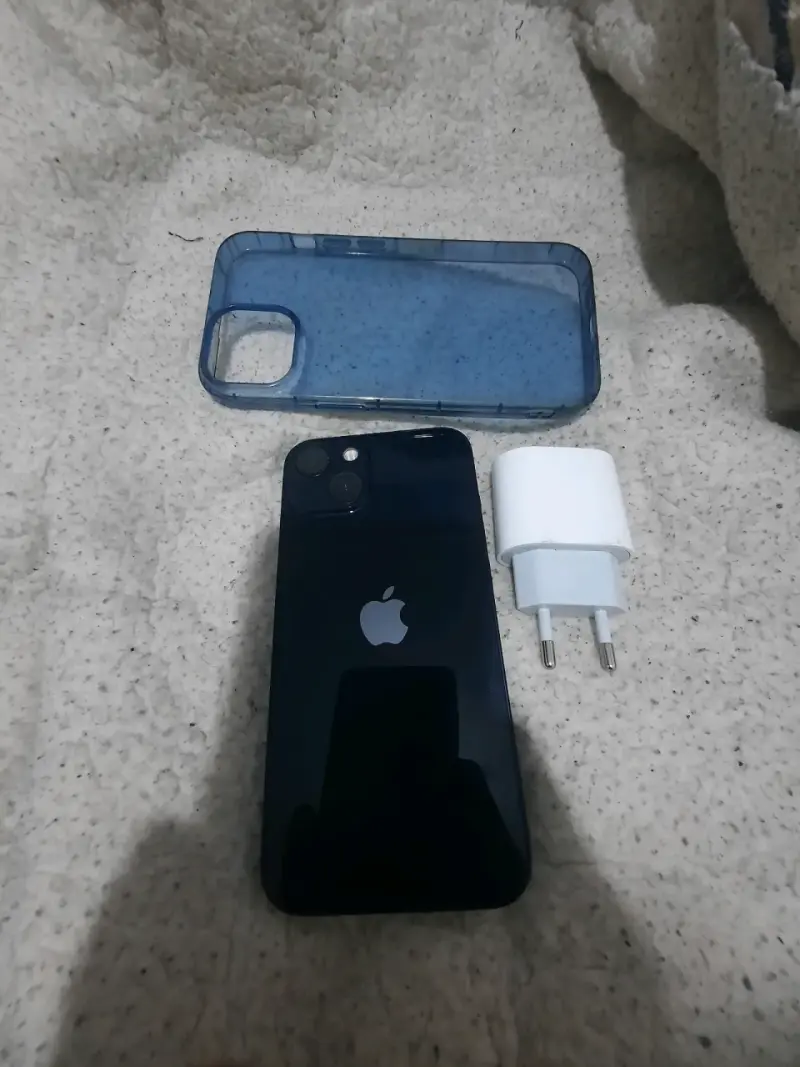 iPhone con funda y cargador en buen estado - 4