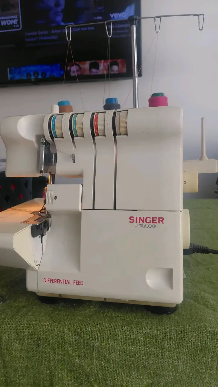 Máquina Overlock Singer Ultralock con Alimentación Diferencial - 4