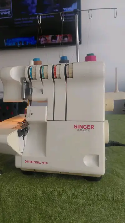 Máquina Overlock Singer Ultralock con Alimentación Diferencial - miniatura 4