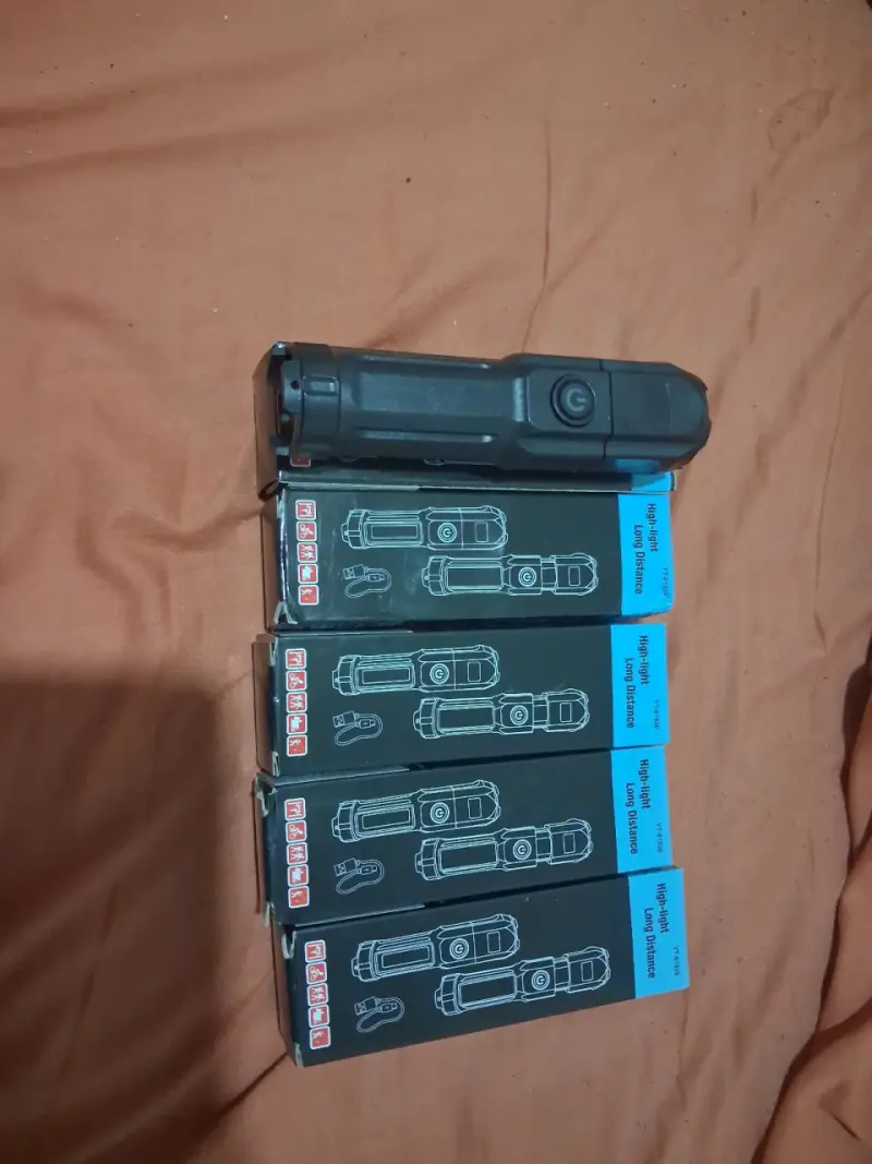 Linterna recargable de alta potencia
