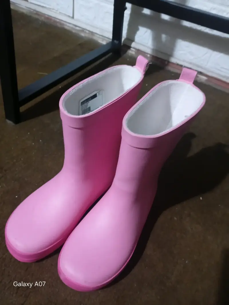 Botas de lluvia rosadas para niños