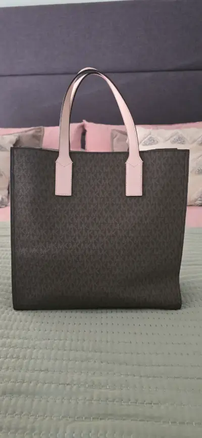 Totte  Michael Kors café con detalles rosados - miniatura 4