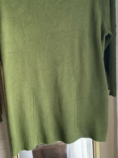 Suéter verde oliva para mujer - miniatura 2