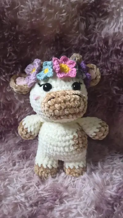 Muñeco de peluche vaca tejido a mano - miniatura 1
