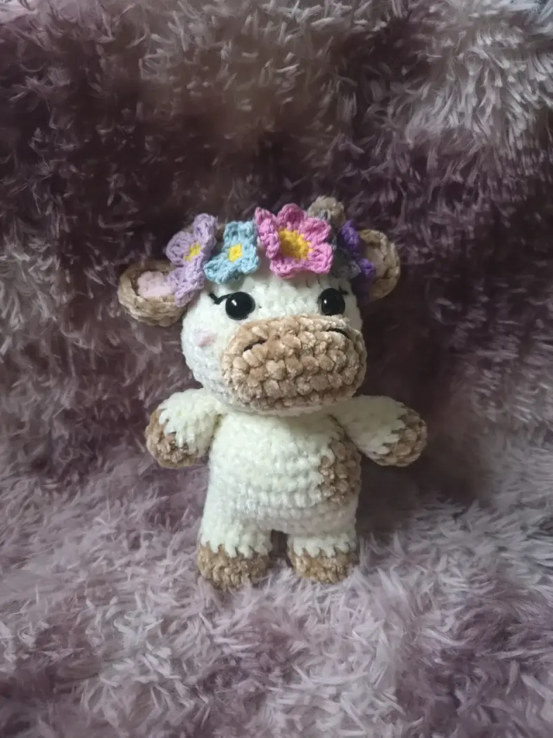 Muñeco de peluche vaca tejido a mano - 2