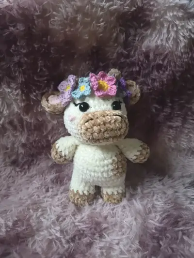 Muñeco de peluche vaca tejido a mano - miniatura 2