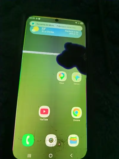 Samsung s23 Ultra con pantalla dañada - miniatura 1