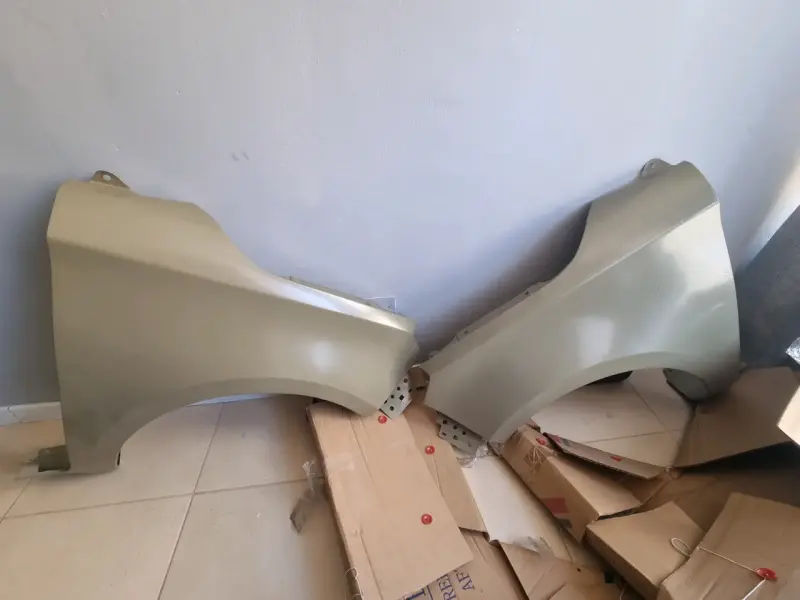 Par de guardafangos delanteros para auto - 1