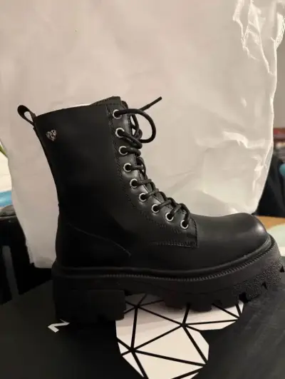 Botas negras de cuero con plataforma horma pequeña - miniatura 1