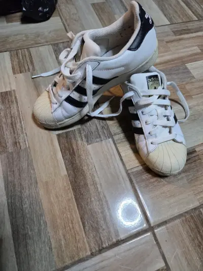 Zapatillas Adidas Superstar blancas y negras - miniatura 3