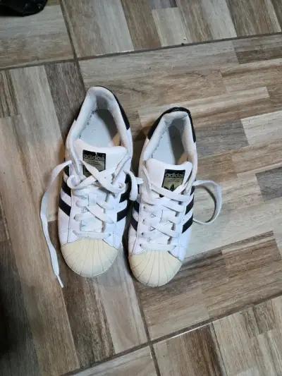 Zapatillas Adidas Superstar blancas y negras - miniatura 4