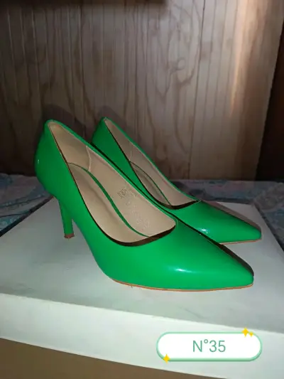 Zapatos de tacón verde brillante para mujer - miniatura 2