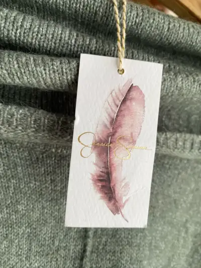 Suéter de lana con cuello amplio - miniatura 2