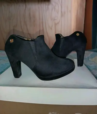 Botines de tacón alto negros elegantes - miniatura 1