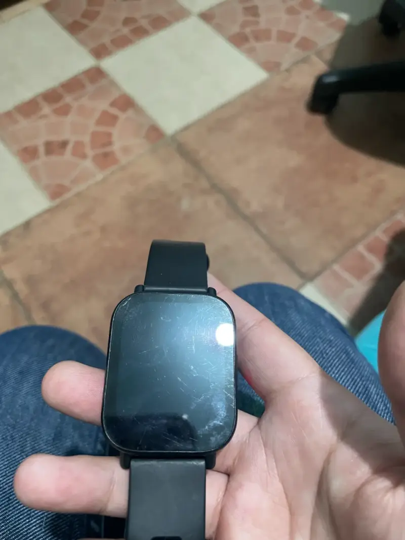 Reloj inteligente negro con correa ajustable - 2