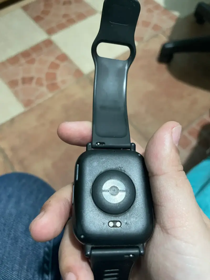 Reloj inteligente negro con correa ajustable - 3