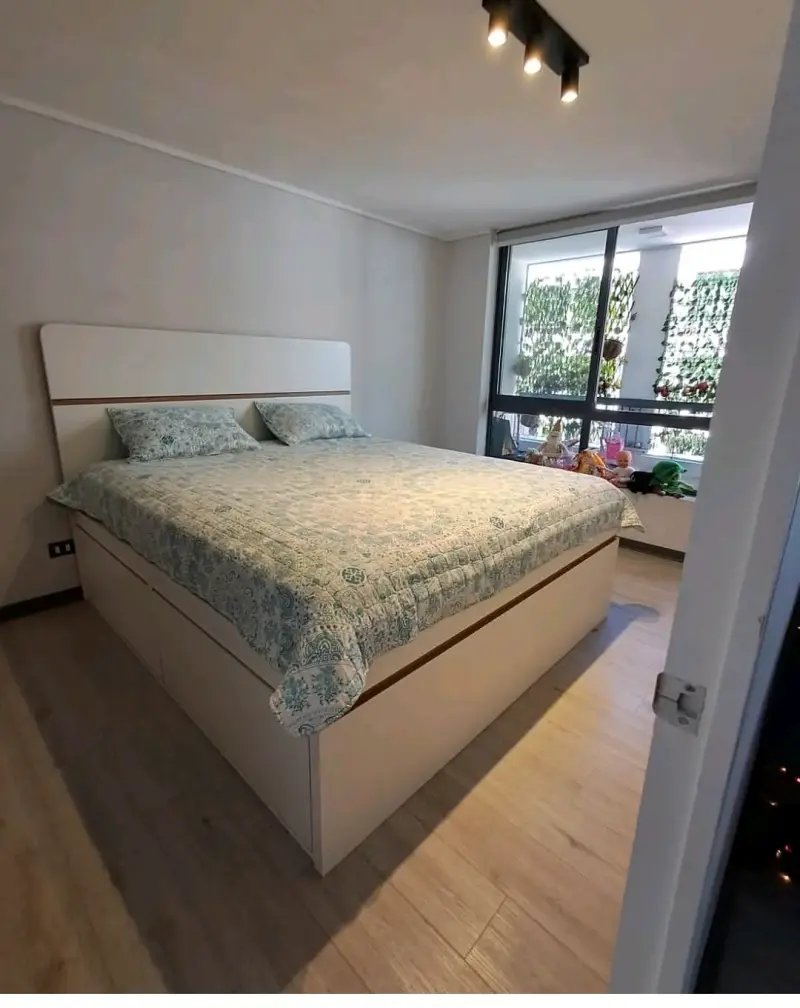 Cama matrimonial con cajones de almacenamiento - 1
