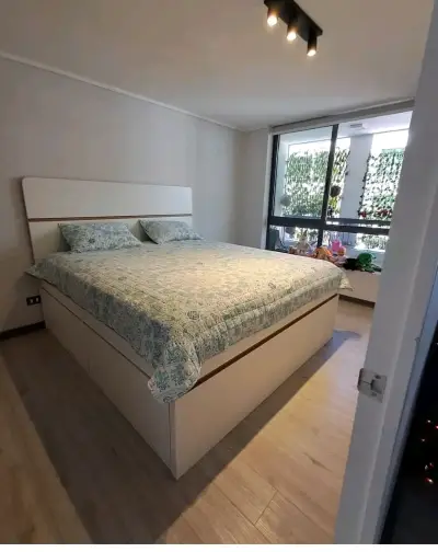 Cama matrimonial con cajones de almacenamiento - miniatura 1
