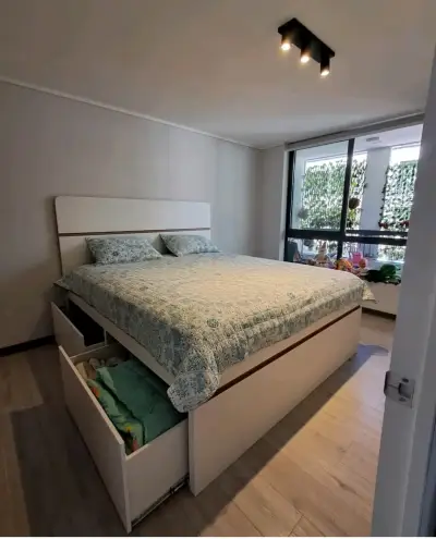 Cama matrimonial con cajones de almacenamiento - miniatura 2
