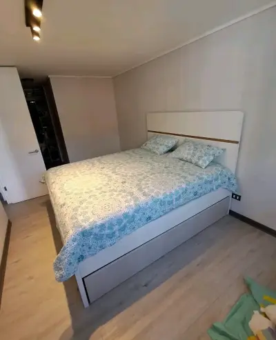 Cama matrimonial con cajones de almacenamiento - miniatura 3