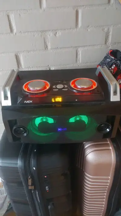 Parlante portátil NEX con luces LED - miniatura 1