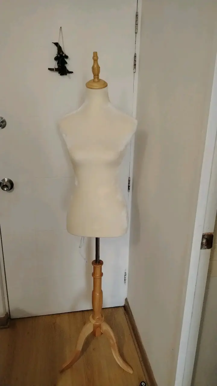Maniquí de Costura con Base de Madera - 2