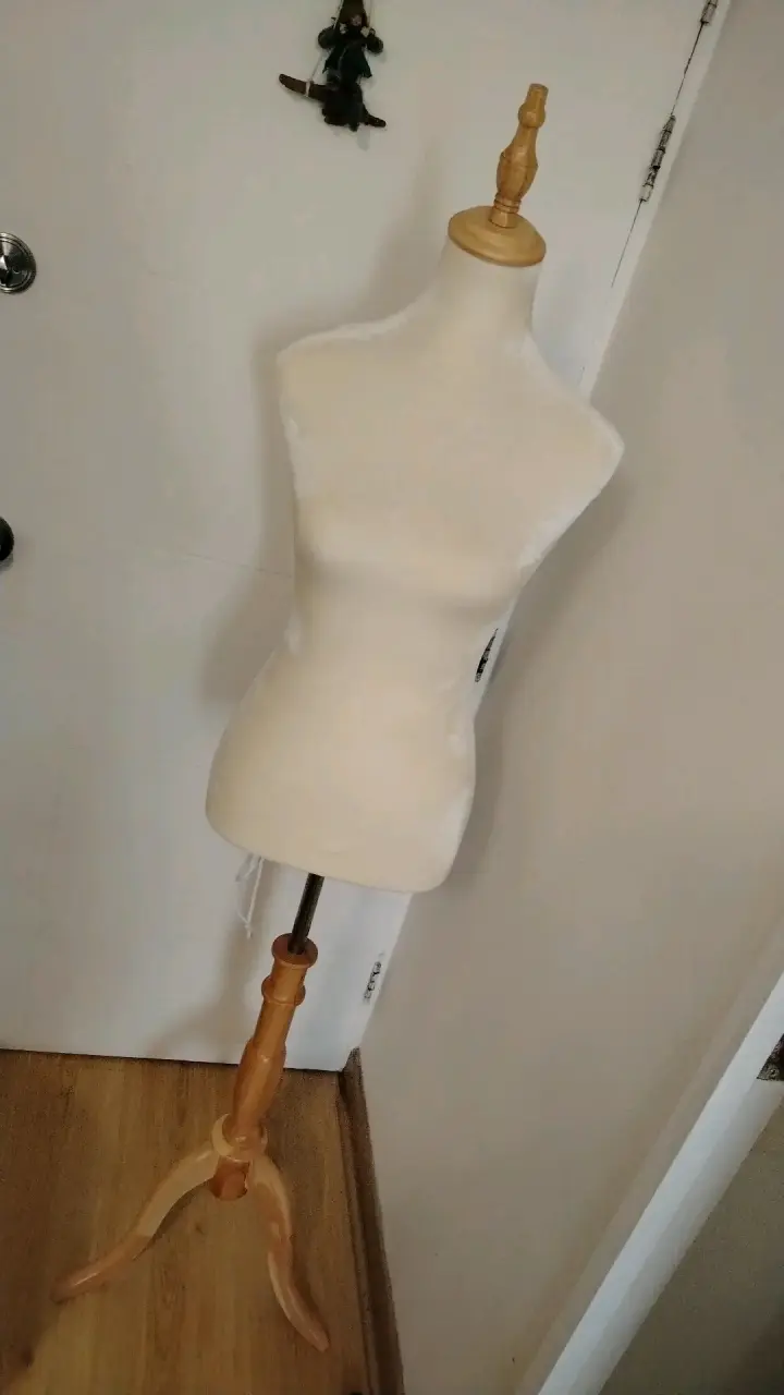 Maniquí de Costura con Base de Madera - 3
