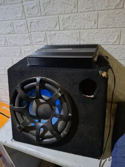 Subwoofer con amplificador Soundstream para auto - miniatura 2