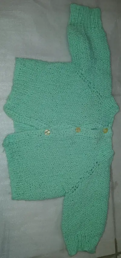 Suéter tejido verde para bebé - miniatura 3