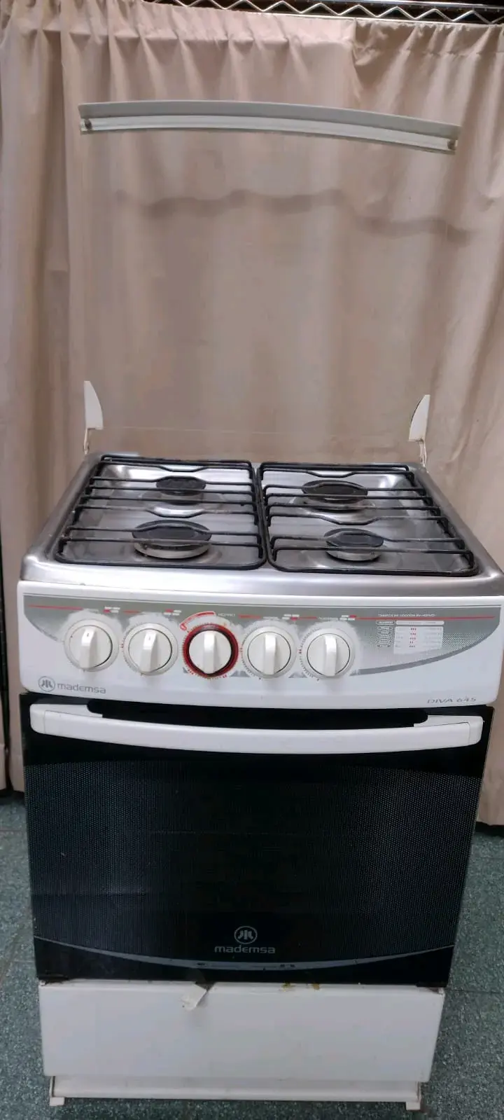 Cocina a gas Mademsa Diva 645 en buen estado