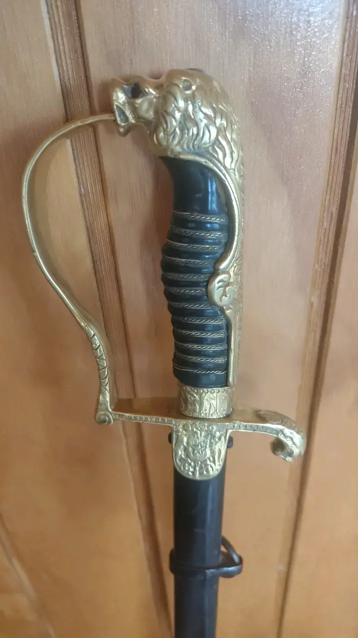 Espada antigua con empuñadura decorativa - 2