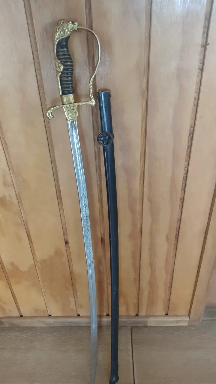 Espada antigua con empuñadura decorativa - 6