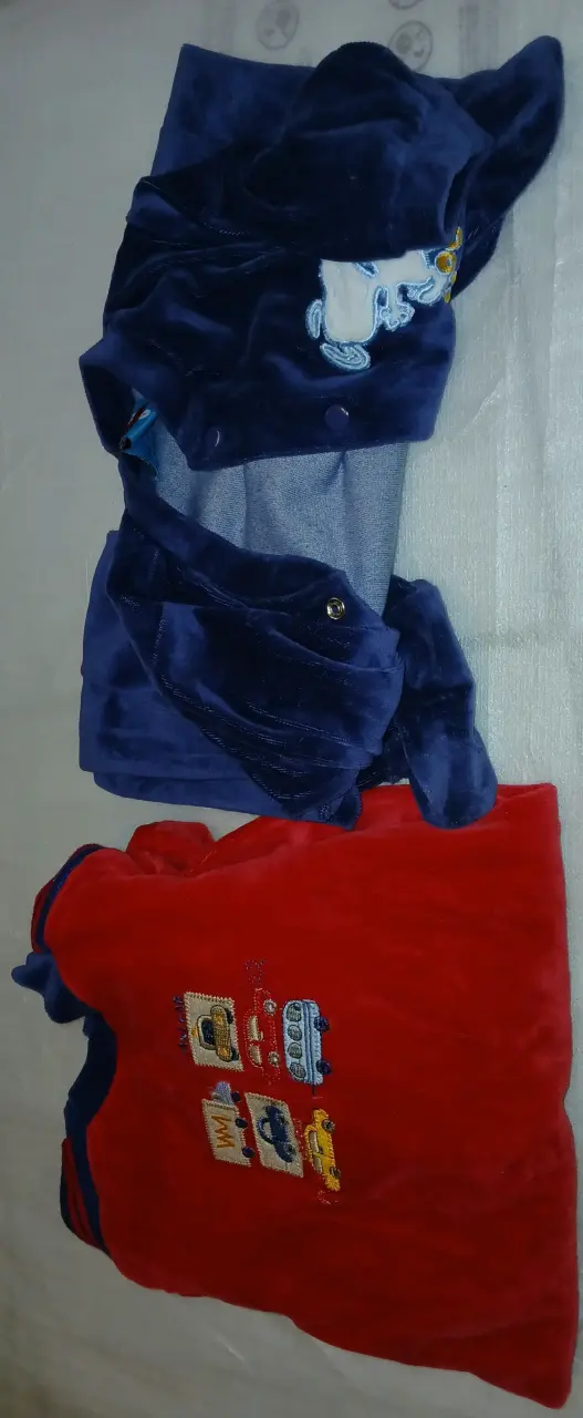 Conjunto de pijamas para niños de polar azul y rojo - 1