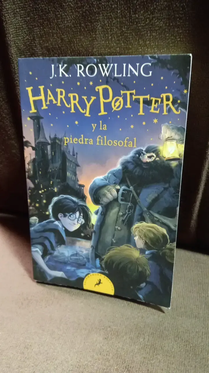 Libro Harry Potter y la piedra filosofal de J.K. Rowling